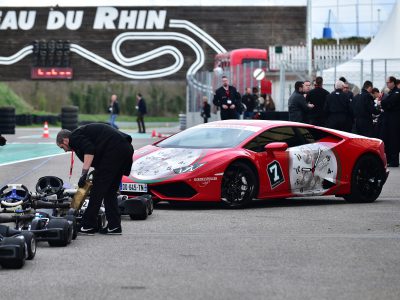 Une Lamborghini dans les stands