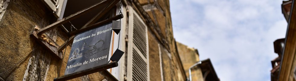 Enseigne dans le vieux Sarlat