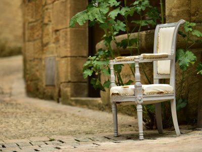 Vieille chaise dans les ruelles de Sarlat