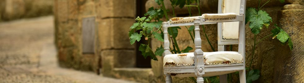 Vieille chaise dans les ruelles de Sarlat